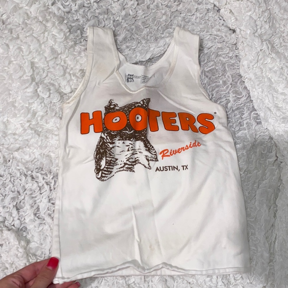 HOOTERS RIVERSIDE TOP